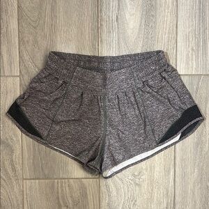 Lululemon Low Rise 2.5” Hotty Hot Shorts - Heather Gray - Size 6